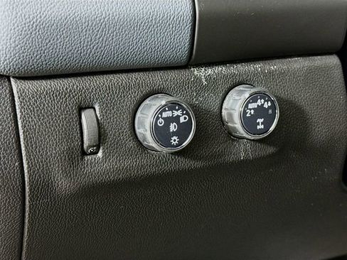 Used 2018 Chevrolet Colorado Z71 w/ Z71 Midnight Edition image 12