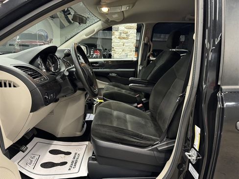 Used 2016 Dodge Grand Caravan American Value Package image 19