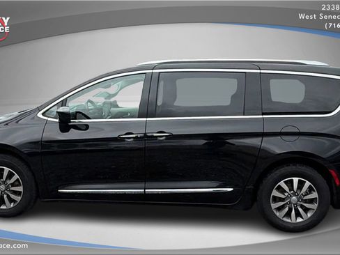 Used 2020 Chrysler Pacifica Touring-L Plus image 8
