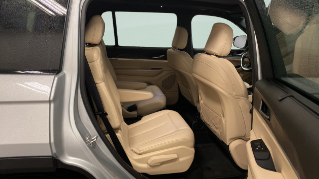 Used 2025 Jeep Grand Cherokee L Limited w/ Luxury Tech Group II AWD/4WD image 29