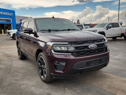 Used 2023 Ford Expedition Limited AWD/4WD image 6