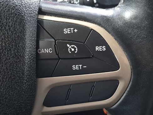 Used 2017 Jeep Cherokee Sport AWD/4WD image 21