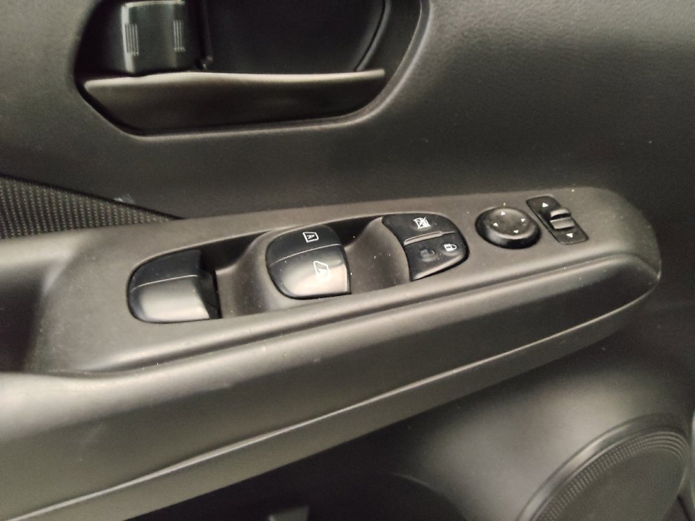 Used 2021 Nissan Kicks S FWD image 27