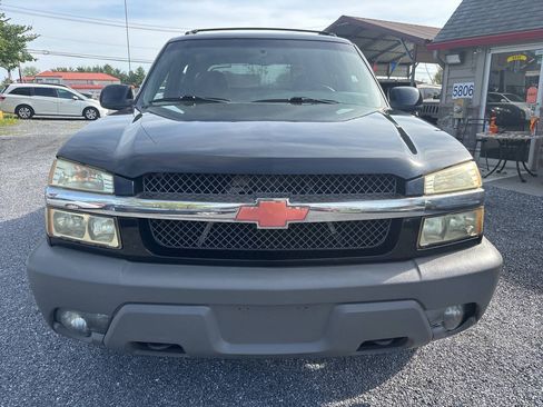 Used 2002 Chevrolet Avalanche 4x4 w/ Off-Road Suspension Pkg image 2