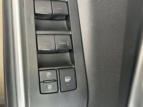 Used 2022 Toyota Highlander XLE image 12