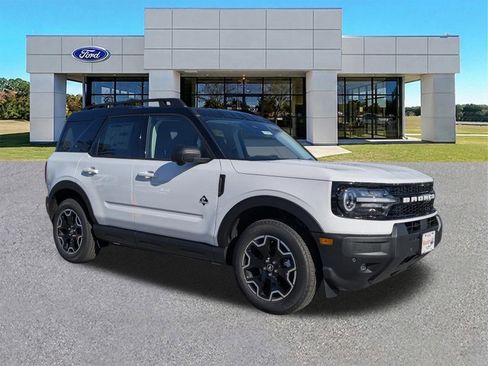 New 2025 Ford Bronco Sport Outer Banks w/ Outer Banks Tech Package+ AWD/4WD image 2