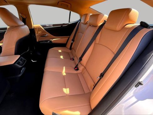 Certified 2024 Lexus ES 350 w/ Premium Package FWD image 18