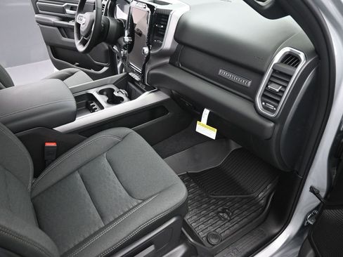 New 2026 RAM 1500 4x4 Crew Cab image 17