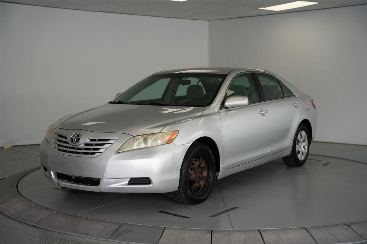 Used 2009 Toyota Camry LE FWD image 3