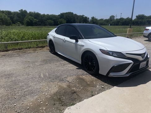 Used 2021 Toyota Camry XSE FWD image 6