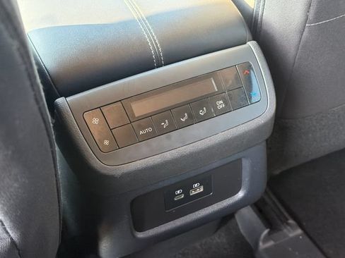 Used 2024 Nissan Pathfinder SV AWD/4WD image 14