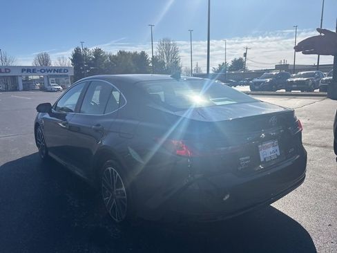 Used 2025 Toyota Camry XLE image 8