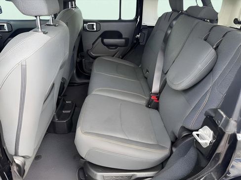 Used 2024 Jeep Wrangler Unlimited image 13