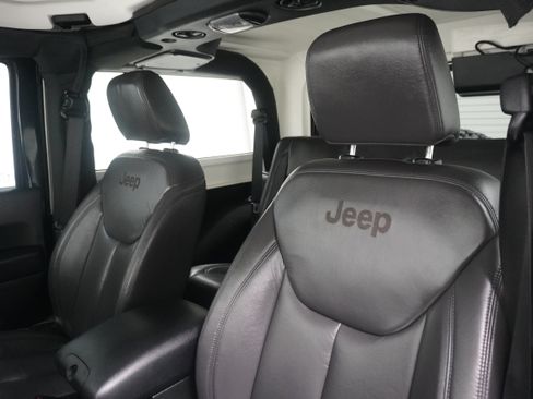 Used 2017 Jeep Wrangler Rubicon w/ Power Convenience Group AWD/4WD image 13