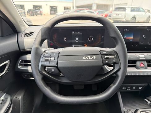 Certified 2025 Kia K4 FWD image 10