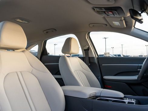 Certified 2025 Hyundai Sonata SEL image 12