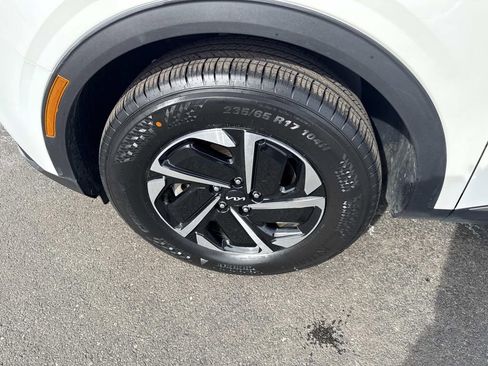 Used 2023 Kia Sportage LX image 12