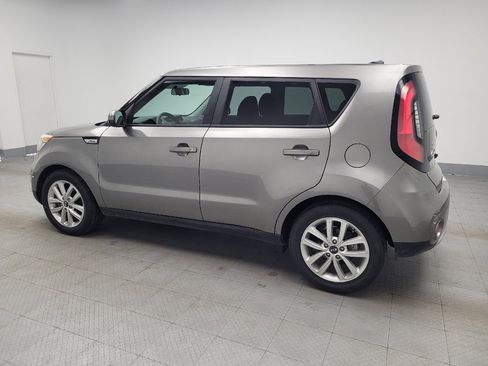 Used 2017 Kia Soul + image 3