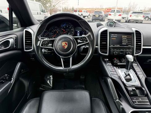 Used 2016 Porsche Cayenne image 30
