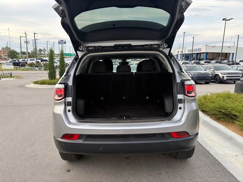 Used 2018 Jeep Compass Sport w/ Tech Group FWD image 7