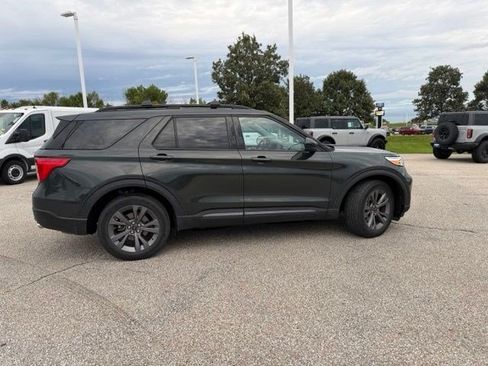 Used 2023 Ford Explorer XLT w/ Equipment Group 202A AWD/4WD image 17