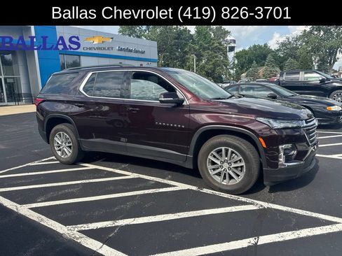 Used 2023 Chevrolet Traverse LT FWD image 2