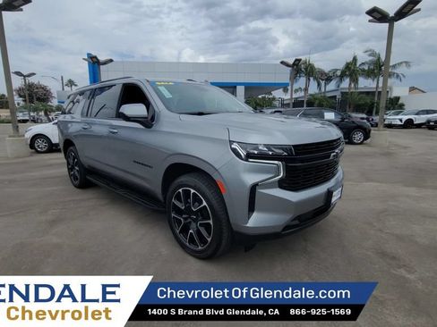 Used 2024 Chevrolet Suburban RST RWD image 3