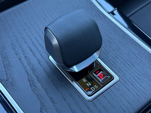 Certified 2025 Land Rover Range Rover Velar Dynamic SE image 25