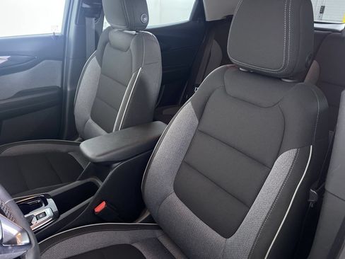 Used 2025 Chevrolet TrailBlazer LT w/ LT Cold Weather Package FWD image 10