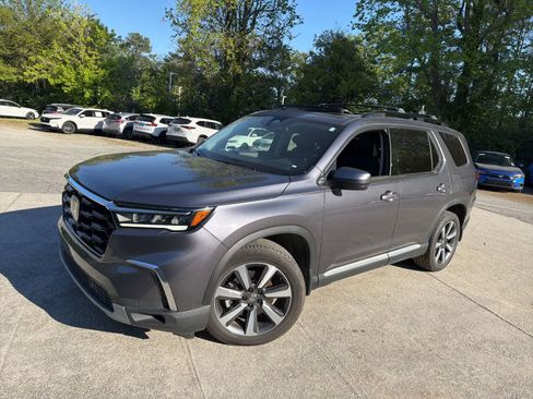 Used 2023 Honda Pilot Touring image 4