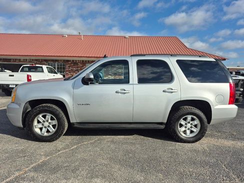 Used 2010 GMC Yukon SLE w/ Convenience Package image 3