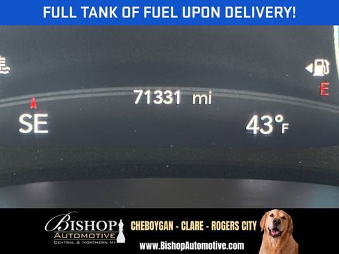 Used 2023 Chrysler Pacifica Touring-L FWD image 2