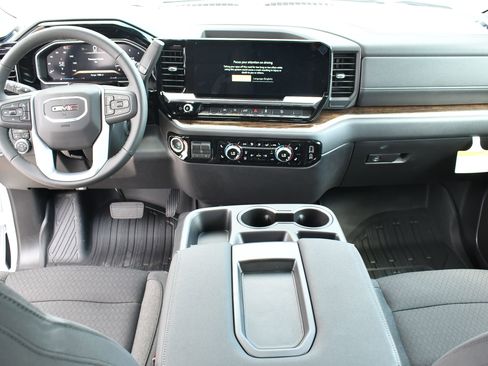 New 2026 GMC Sierra 1500 Elevation w/ LPO, Elevation Black Package AWD/4WD image 16