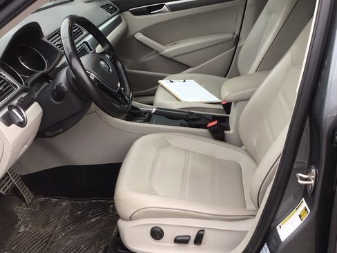 Used 2018 Volkswagen Passat 2.0T FWD image 6
