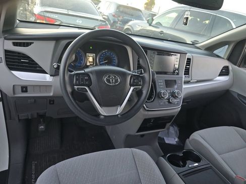 Used 2019 Toyota Sienna LE image 7