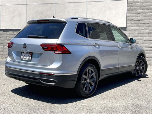 Certified 2023 Volkswagen Tiguan SE w/ Panoramic Sunroof Package FWD image 13