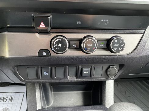 Used 2021 Toyota Tacoma SR w/ SR Convenience Package image 28