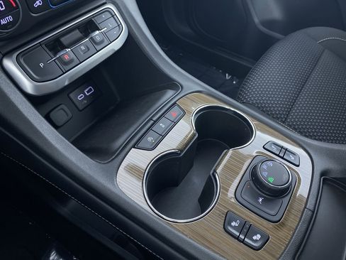 Certified 2023 GMC Acadia SLE w/ Driver Convenience Package AWD/4WD image 13