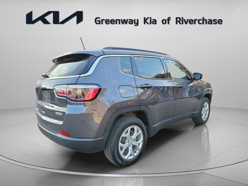 Used 2024 Jeep Compass Latitude image 7