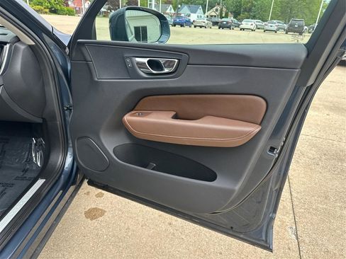 Used 2018 Volvo XC60 T5 Momentum w/ Convenience Package AWD/4WD image 23