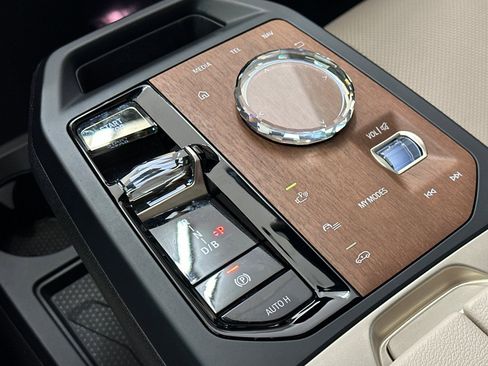 Used 2023 BMW iX xDrive50 w/ Premium Package image 17