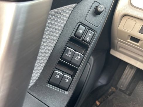 Used 2018 Subaru Forester 2.5i Premium w/ All-Weather Package image 22