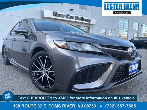Used 2023 Toyota Camry SE w/ Cold Weather Package AWD/4WD image 1