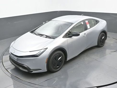 New 2026 Toyota Prius LE image 29