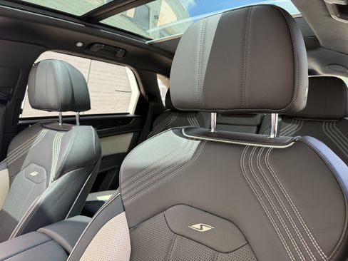 Used 2023 Bentley Bentayga AWD/4WD image 33