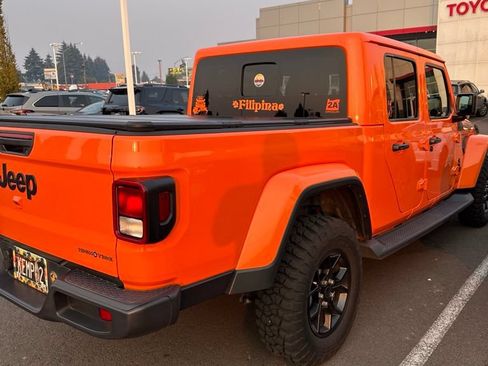 Used 2025 Jeep Gladiator Sport AWD/4WD image 4