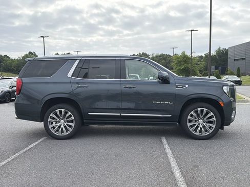 Used 2021 GMC Yukon Denali w/ Denali Premium Package AWD/4WD image 3