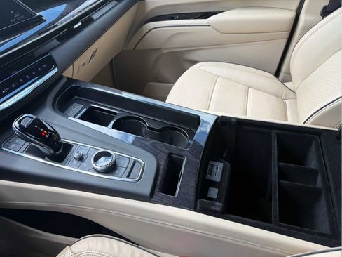 Used 2021 Cadillac Escalade Premium Luxury AWD/4WD image 20
