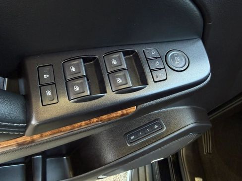 Used 2016 Chevrolet Suburban LTZ RWD image 39