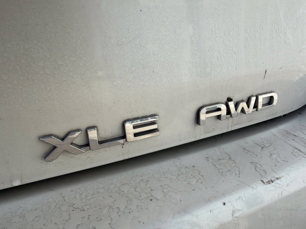 Used 2020 Toyota Highlander XLE AWD/4WD image 4